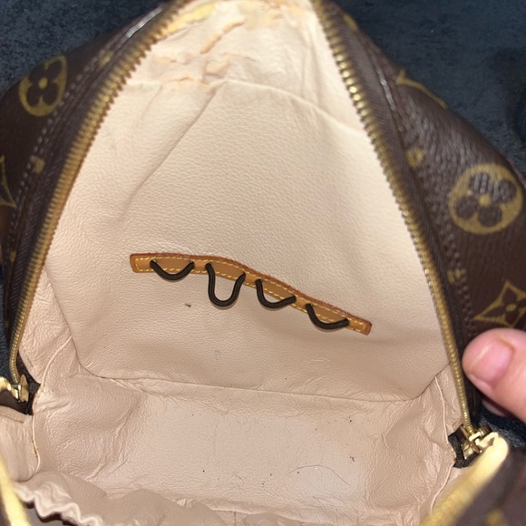 Louis Vuitton Brown Mini Bag with Iconic Monogram Pattern and Compact Design - Picture 8 of 8